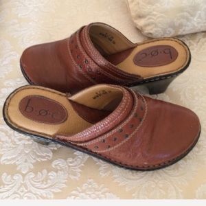 NEW upper leather brown mules with 3-inch heel. Size 8